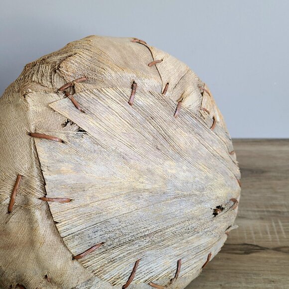 Vintage handmade natural palm husk fiber basket. Rustic beachy home decor. - Picture 7 of 9